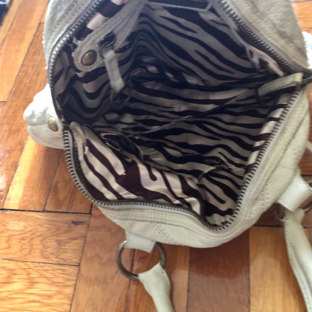 Linea Pelle Satchel - Picture 9 of 13